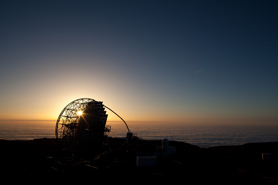 Eines der beiden Magic Teleskope auf dem höchsten Berg der Insel La Palma