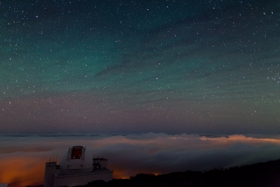 Roque de Los Muchachos, La Palma, Isaac-Newton-Teleskop. Airglow über La Palma