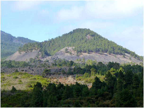 Vulkan Tacande (oder Montaña Quemada) mit seiner charakteristischen Lava-Ausflussrinne
